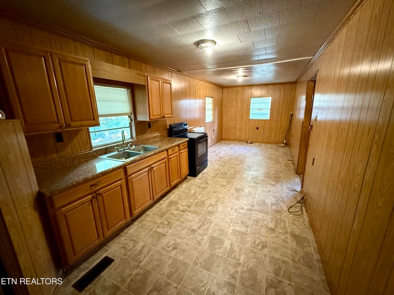 164 County Road 202, Athens, TN 37303