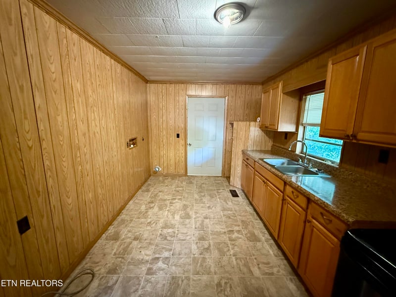 164 County Road 202, Athens, TN 37303