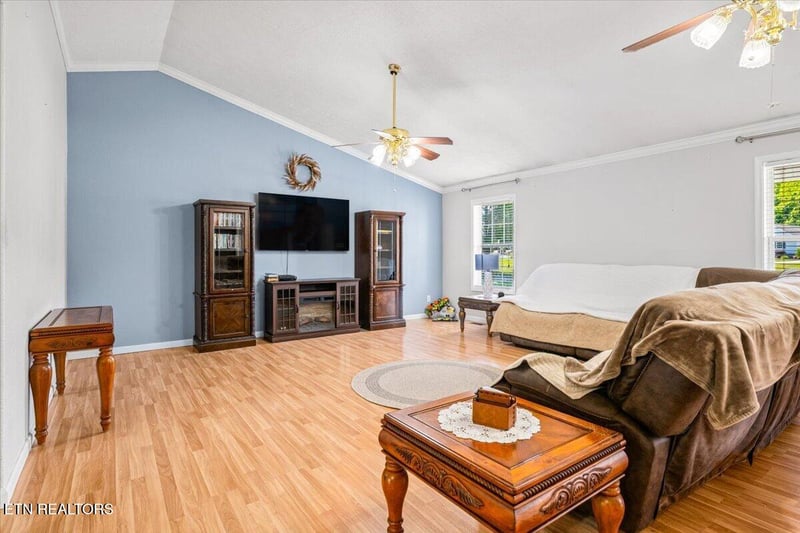 164 Gail Ln, Jacksboro, TN 37757