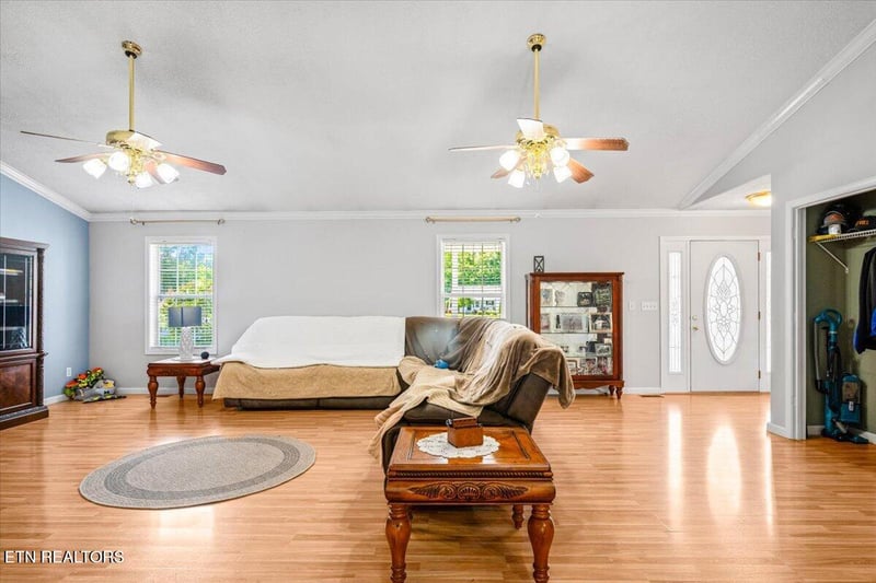 164 Gail Ln, Jacksboro, TN 37757