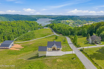 164 Kennedys Loop, Lafollette, TN 37766