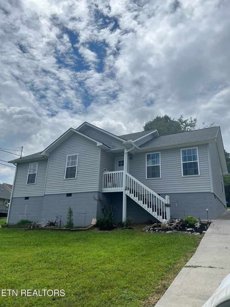 164 Sandy Cir, Lafollette, TN 37766