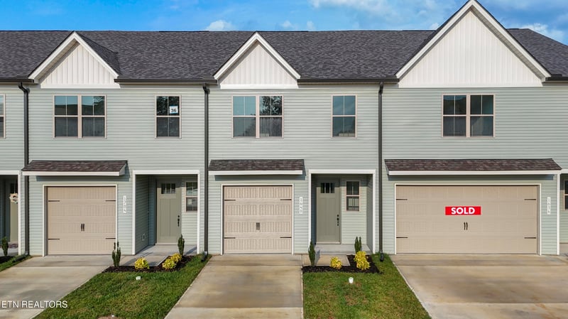 1640 Bennett Village Dr, Maryville, TN 37804