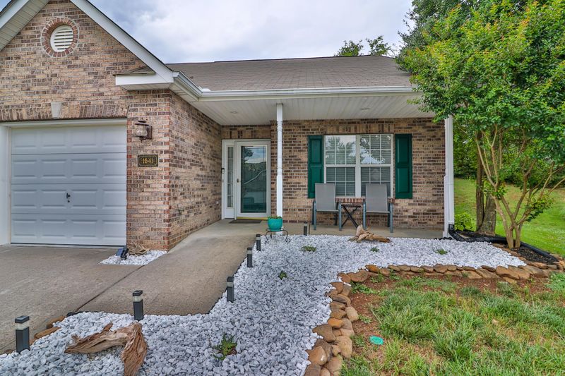 1641 Emerald Pointe Ln, Knoxville, TN 37918