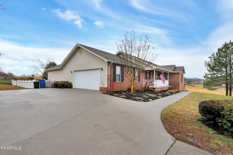 1641 Foxfire Cir, Seymour, TN 37865