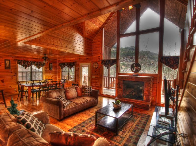 1642 Kissing Way, Sevierville, TN 37862