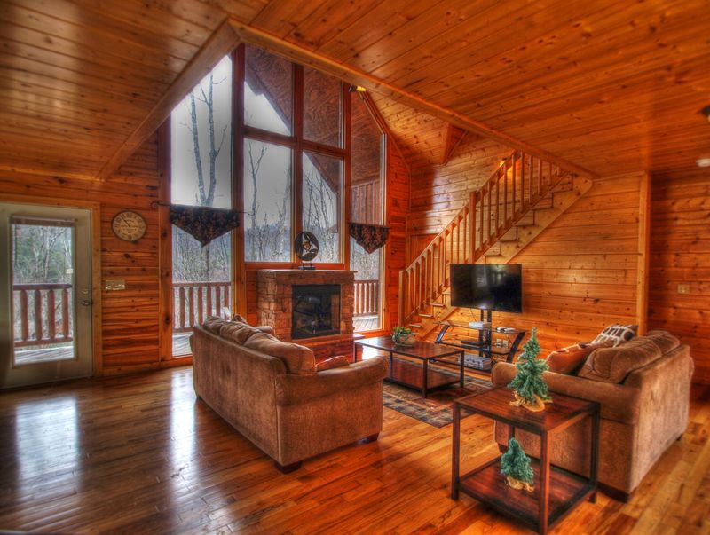 1642 Kissing Way, Sevierville, TN 37862