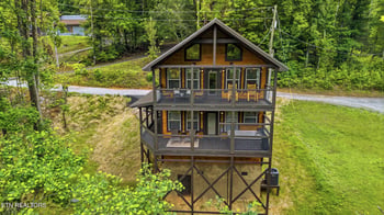 1642 Lake Dr, Gatlinburg, TN 37738
