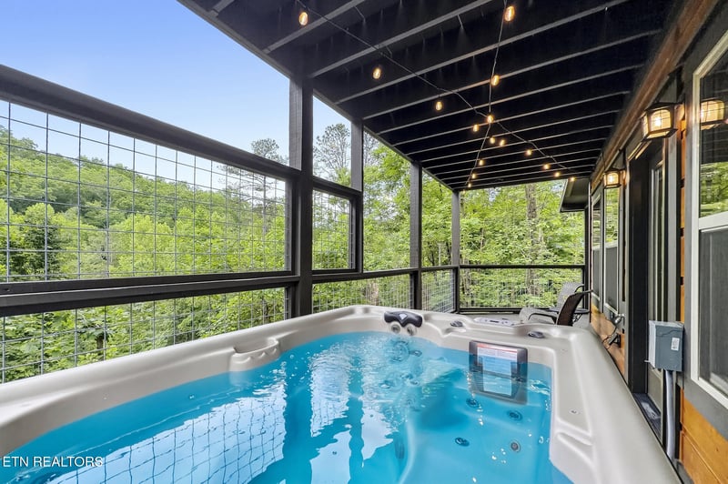 1642 Lake Dr, Gatlinburg, TN 37738