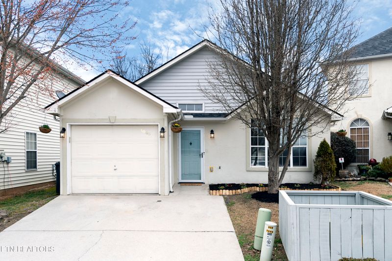1645 Chenoweth Cir, Knoxville, TN 37909