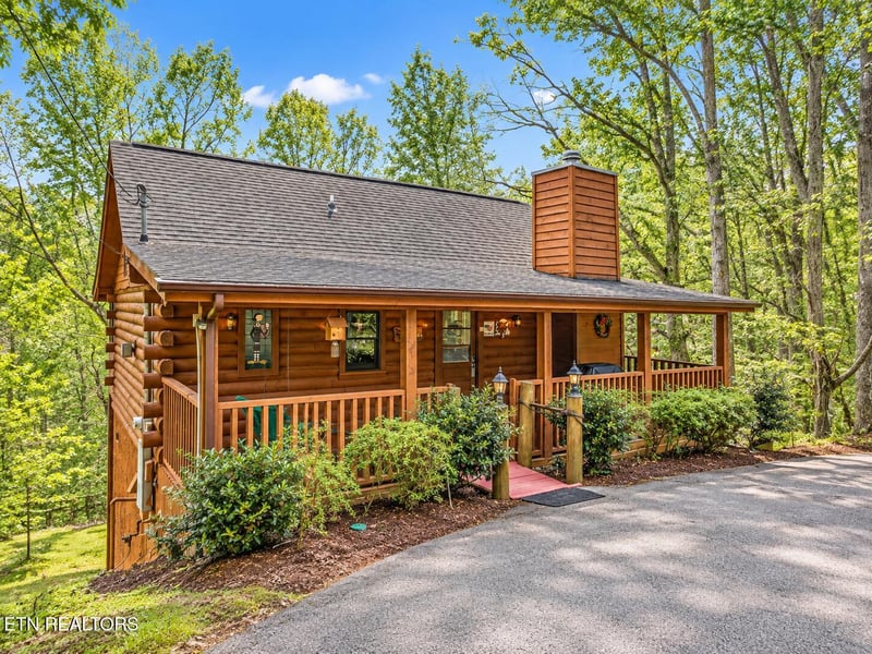 1645 S Mountain View Rd, Sevierville, TN 37876