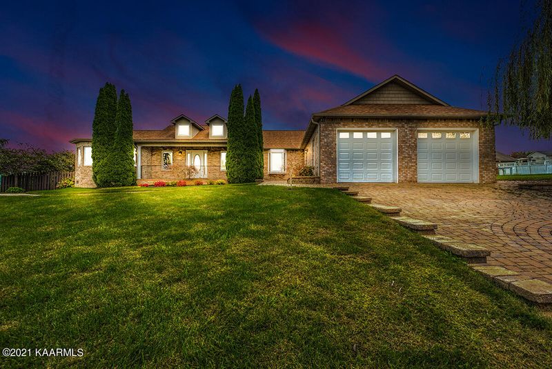 1646 Jasmine Trail Tr, Sevierville, TN 37862
