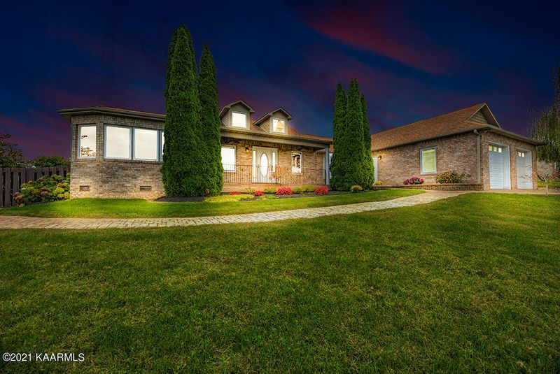 1646 Jasmine Trail Tr, Sevierville, TN 37862