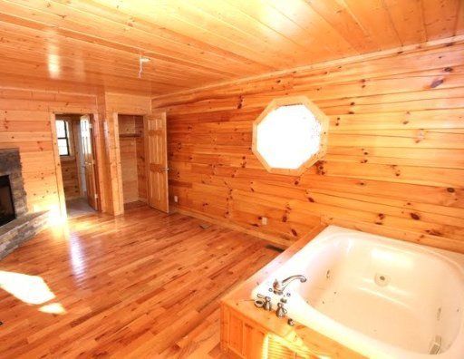 1646 Kissing Way, Sevierville, TN 37862