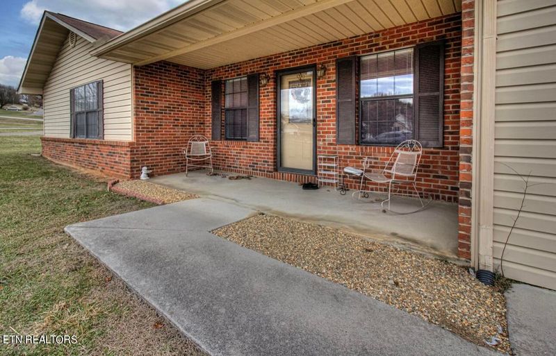 1646 Rivergate Dr, Sevierville, TN 37862