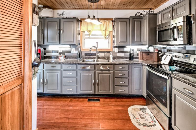 1647 Campbell Highlands Dr, Pioneer, TN 37847