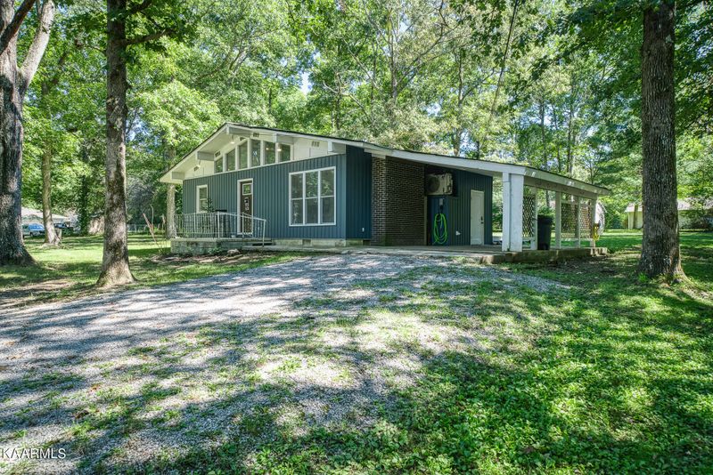 1649 Cherokee Rd E, Crossville, TN 38572