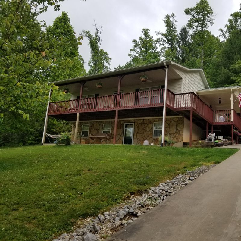 165 Bart Wollum Rd, Lancing, TN 37770