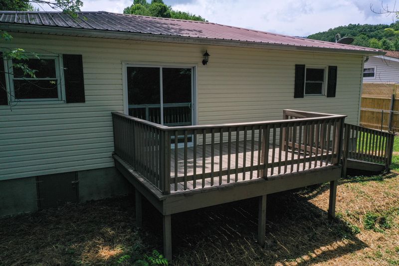 165 Crabtree Ln, Caryville, TN 37714