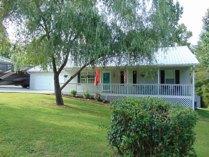 165 E E Cumberland Ln, Speedwell, TN 37870