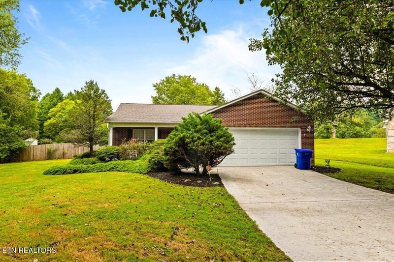 165 Elizabethton Way, Clinton, TN 37716