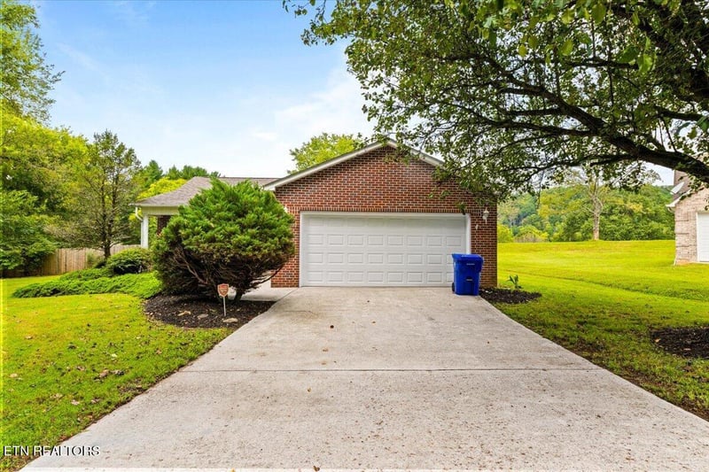 165 Elizabethton Way, Clinton, TN 37716