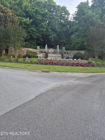 165 Glen Mar Dr, Lenoir City, TN 37772