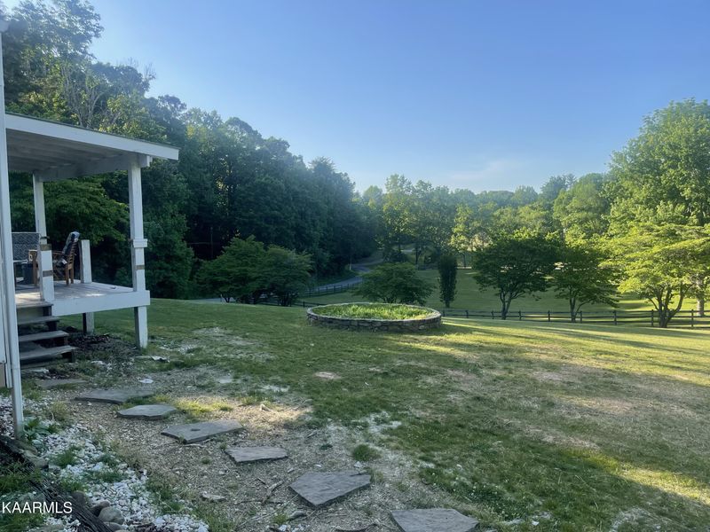 165 Ladd Ridge Cir, Kingston, TN 37763