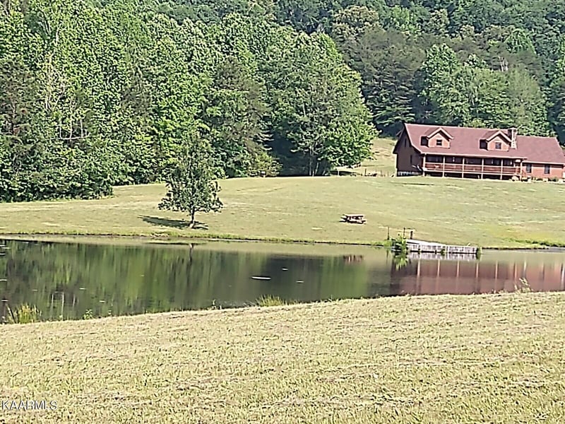 165 Lowe Galyon Ln, Philadelphia, TN 37846