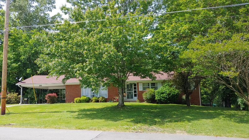 165 N Secena Rd, Oak Ridge, TN 37830