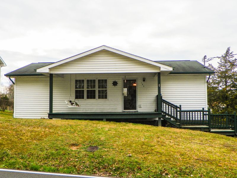 165 S Flat Creek Rd, Sevierville, TN 37876
