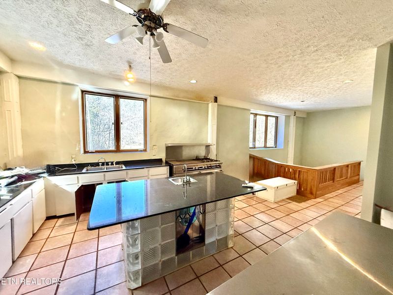 1650 Indian Creek Rd, Thorn Hill, TN 37881