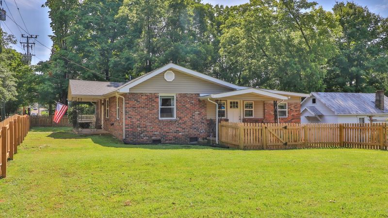1650 Romulus Ln, Knoxville, TN 37931