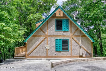 1651 Arbon Ct, Gatlinburg, TN 37738
