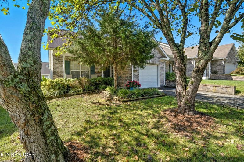 1652 Emerald Pointe Ln, Knoxville, TN 37918