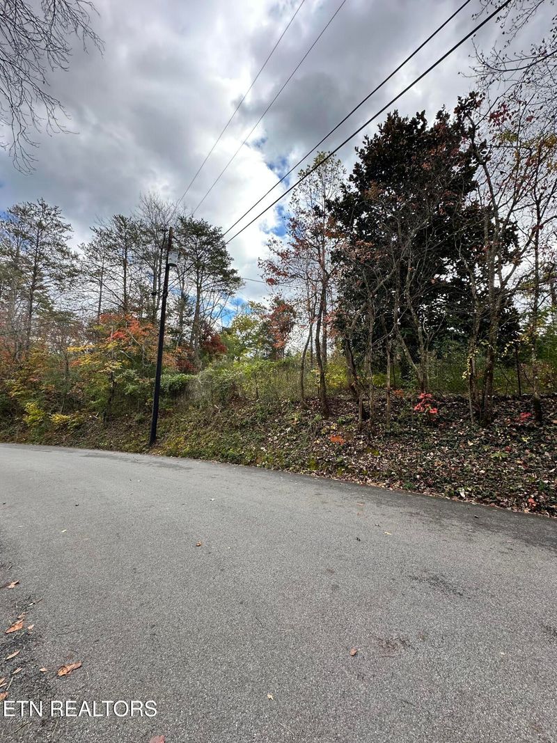 1652 Shady Grove Rd, Sevierville, TN 37876