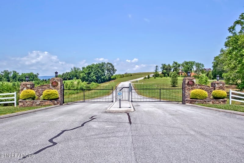 1653 New Hope Rd, Rockwood, TN 37854