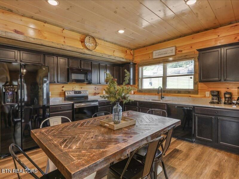 1654 Veterans Blvd #1, Sevierville, TN 37876
