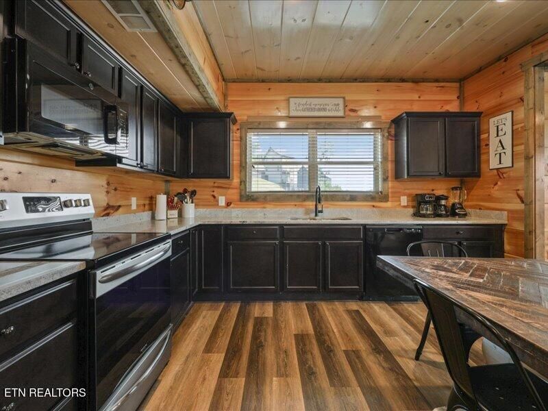 1654 Veterans Blvd #1, Sevierville, TN 37876