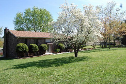1655 Crestview Cir, Lenoir City, TN 37772