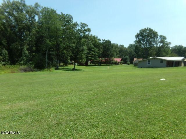 1655 E Cherokee Rd, Crossville, TN 38572