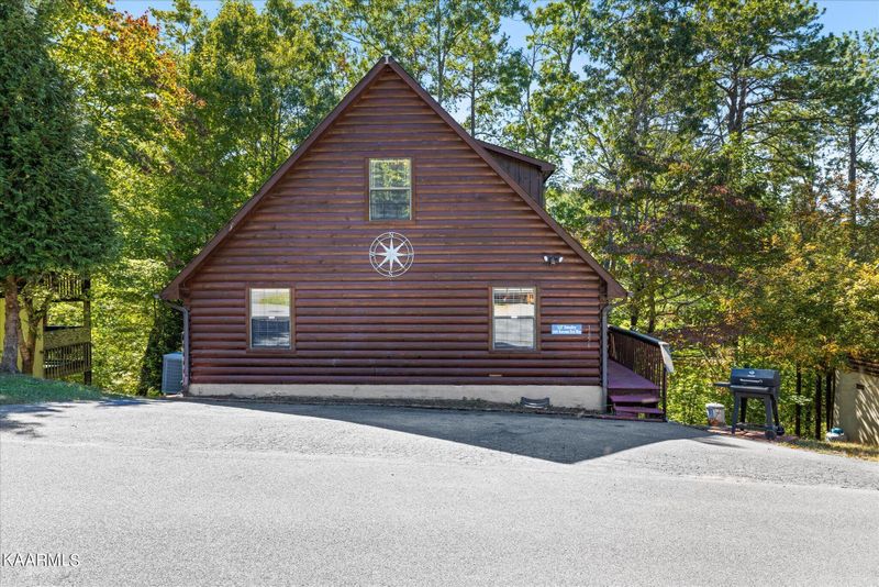 1656 Raccoon Den Way, Sevierville, TN 37862