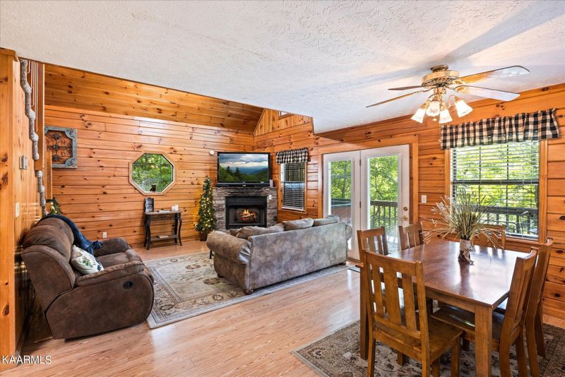 1656 Raccoon Den Way, Sevierville, TN 37862