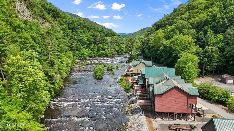 1659 Cherohala, Tellico Plains, TN 37385
