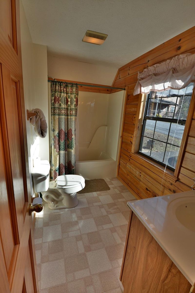 1659 Raccoon Den Way, Sevierville, TN 37862