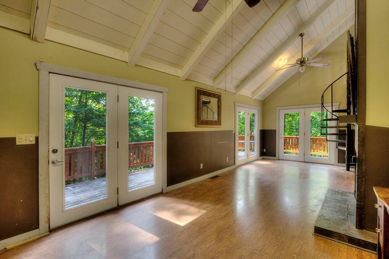 1659 S Mountain View Rd, Sevierville, TN 37876