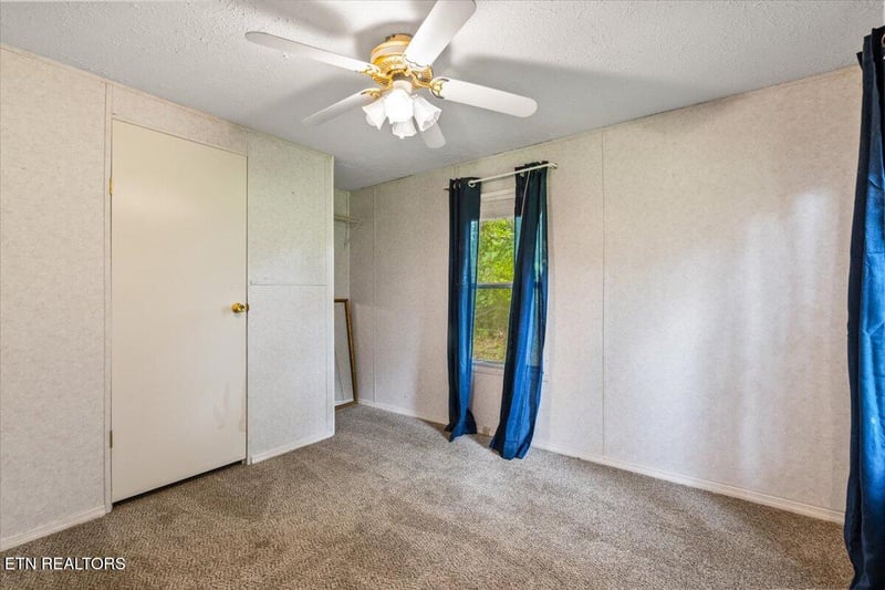 166 Andrew Ln, Jacksboro, TN 37757