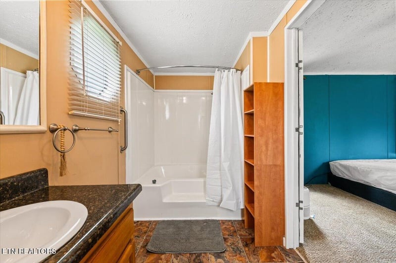 166 Andrew Ln, Jacksboro, TN 37757