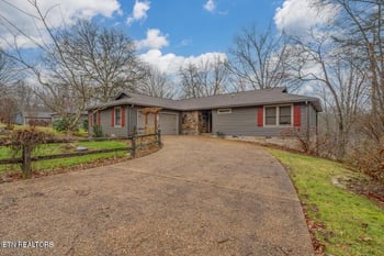 166 Canterbury Dr, Crossville, TN 38558