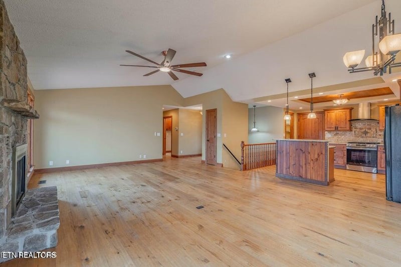 166 Canterbury Dr, Crossville, TN 38558